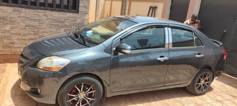 toyota-yaris-berline-big-0