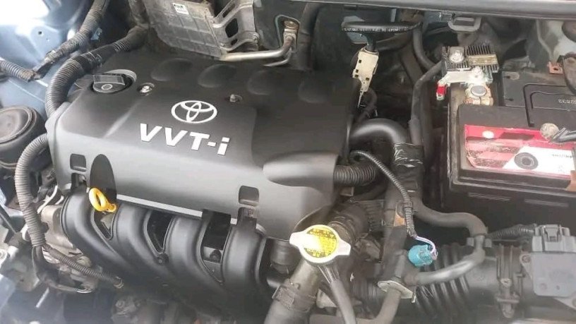 toyota-yaris-berline-big-2