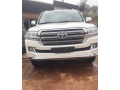 toyota-land-cruiser-2018-small-3