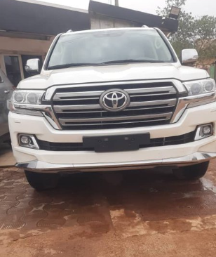 toyota-land-cruiser-2018-big-3