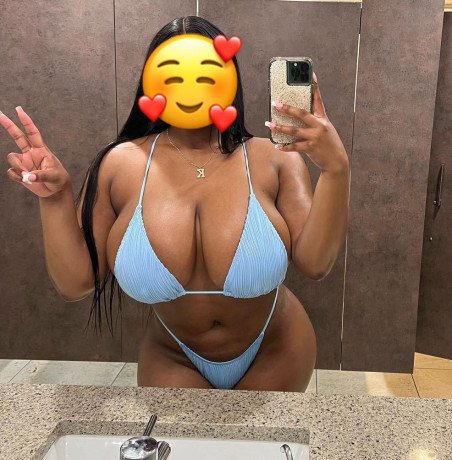 promo-masseuse-luxuriante-recoit-hommes-responsables-et-genereux-big-2