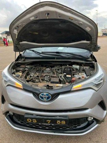 toyota-chr-hybride-2018-automatique-essence-climatise-moteur-vvti-4-cylindre-a-vendre-yaounde-big-2