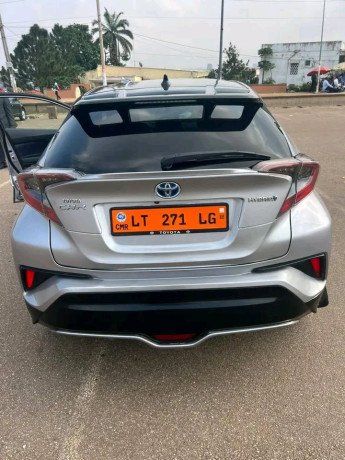 toyota-chr-hybride-2018-automatique-essence-climatise-moteur-vvti-4-cylindre-a-vendre-yaounde-big-1