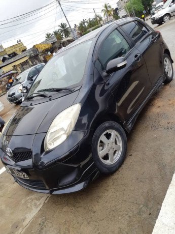 toyota-vitz-2011-big-1