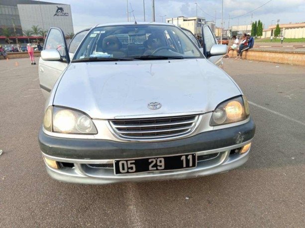 toyota-avensis-leaftback-2002-automatique-essence-climatise-moteur-7a-a-vendre-yaounde-bon-prix-big-0