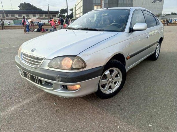 toyota-avensis-leaftback-2002-automatique-essence-climatise-moteur-7a-a-vendre-yaounde-bon-prix-big-1