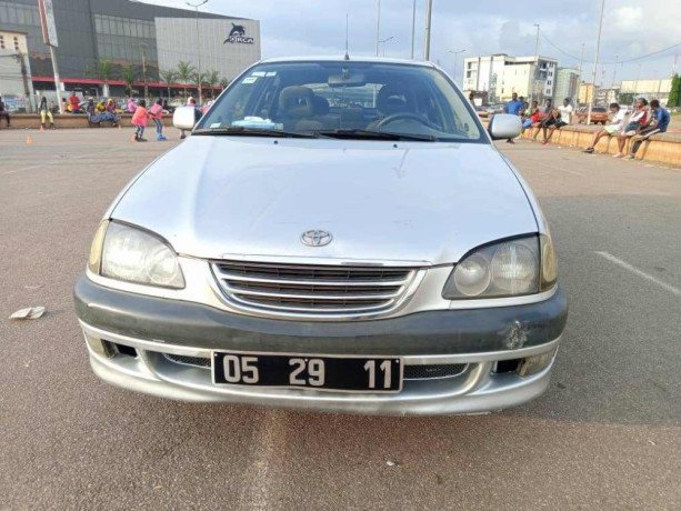 toyota-avensis-leaftback-2002-automatique-essence-a-vendre-yaounde-big-0