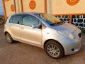 toyota-yaris-vitz-2010-small-4