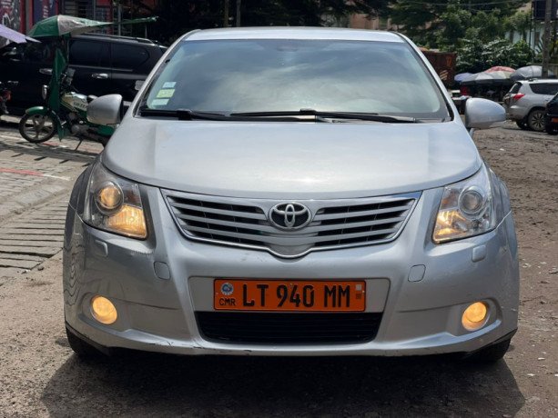 toyota-avensis-annee-2012-big-3