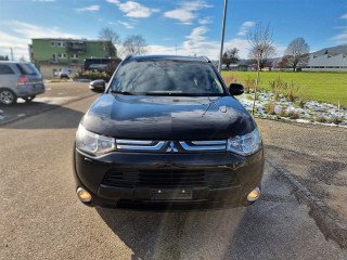 MITSUBISHI OUTLANDER 2.2 DID Navigator 4WD Automatic - À louer