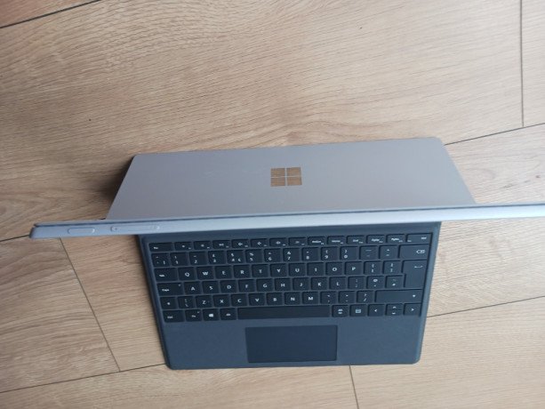 surface-pro-5-lte-advanced-model-1807-big-0