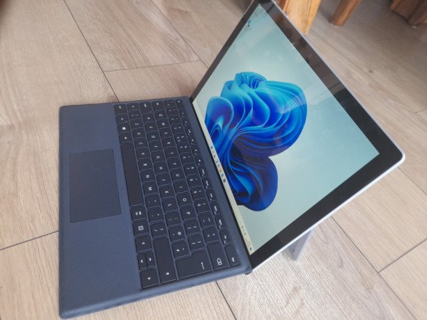 surface-pro-5-lte-advanced-model-1807-big-4