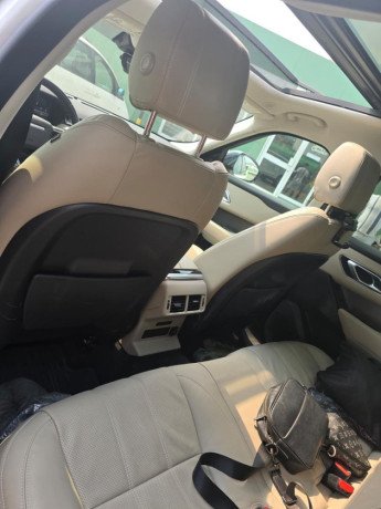 land-rover-range-rover-velar-big-3