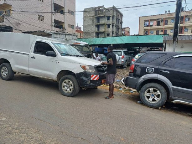 toyota-hilux-big-0