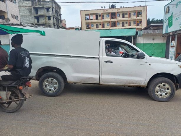 toyota-hilux-big-1