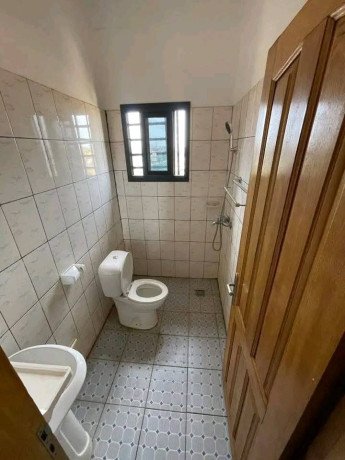 bel-apartement-avec-eau-chaude-forage-parking-bordure-de-route-a-mimboman-big-2