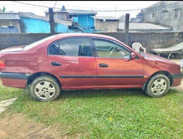toyota-avensis-98-big-4