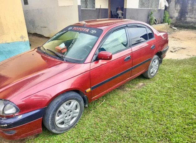 toyota-avensis-98-big-3