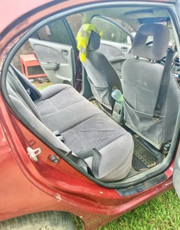 toyota-avensis-98-big-1