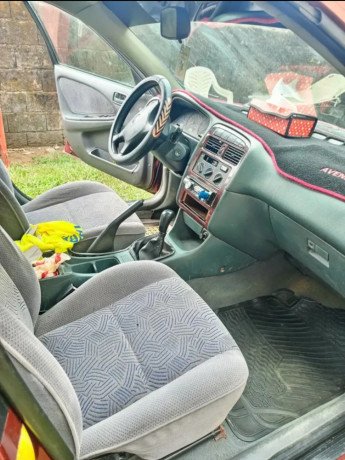 toyota-avensis-98-big-2