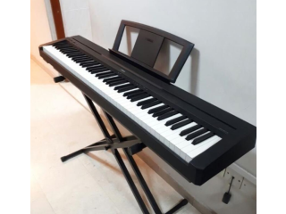 Piano Numérique YAMAHA P-35 - 88 notes , toucher Lourd 300 €