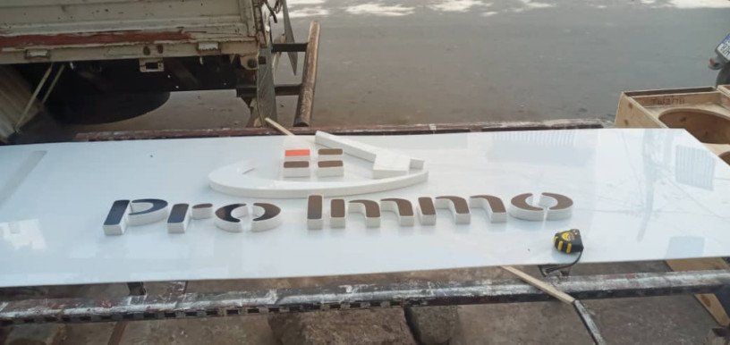 confection-ou-reparation-denseignes-lumineuses-big-0