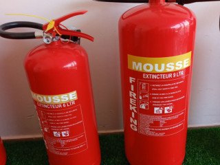 VENTE D'EXTINCTEURSA POUDRE ABC , A EAU ET CO2 , INSTALLATION POSSIBLE