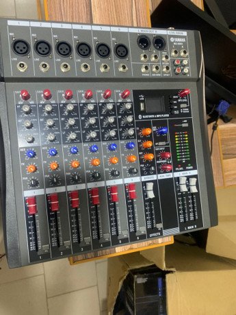 des-tables-de-mixage-de-6-pistes-a-12-piste-de-marque-yamaha-tres-puissante-a-vendre-big-3