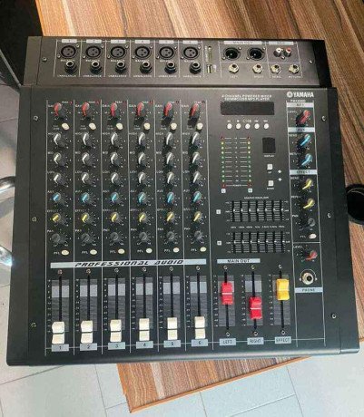 des-tables-de-mixage-de-6-pistes-a-12-piste-de-marque-yamaha-tres-puissante-a-vendre-big-1